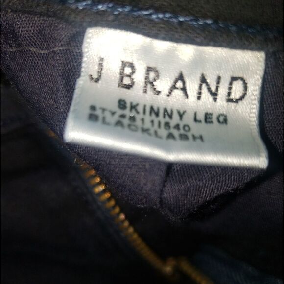 J Brand 811 Midrise Skinny Jeans in Backlash 25 - Picture 5 of 5